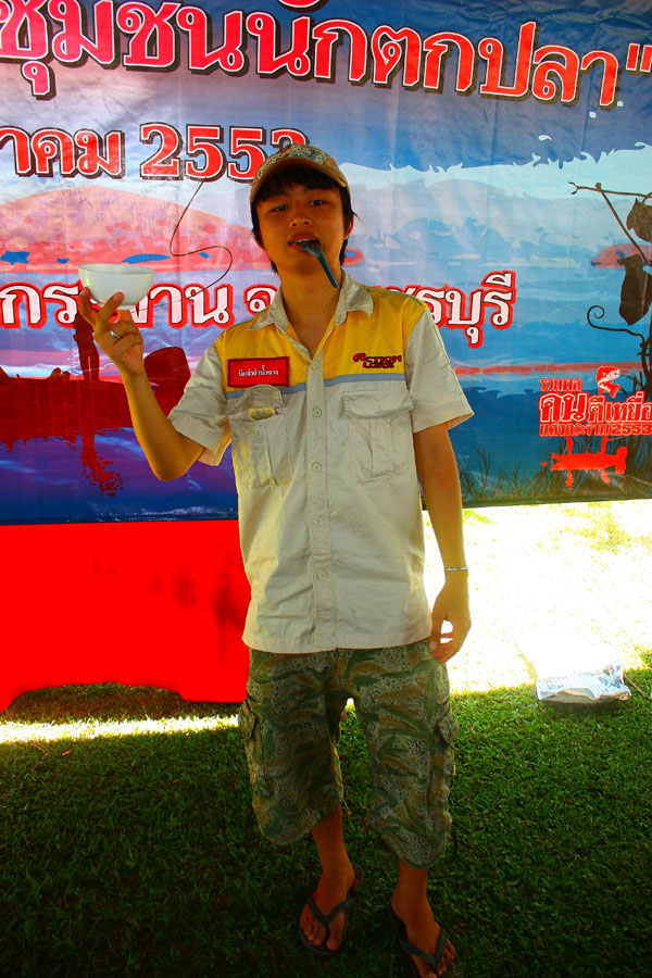 น้ามาดคร๊าบบบ...ขอฝากรูปนึง..บอกแล้ว นังมัสไม่แห้ว....ได้ถ้วยด้วย.... :laughing: :laughing: :laughin