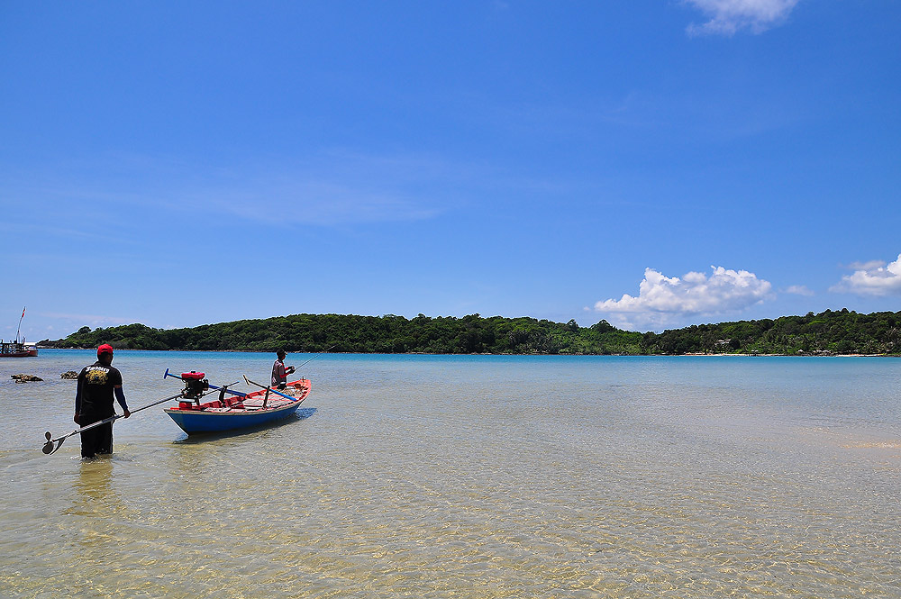 แต่ด้วยความใจร้อนจึงตัดสินใจนำเรือเข้ามารับที่หน้าหาดเลยดีกว่า