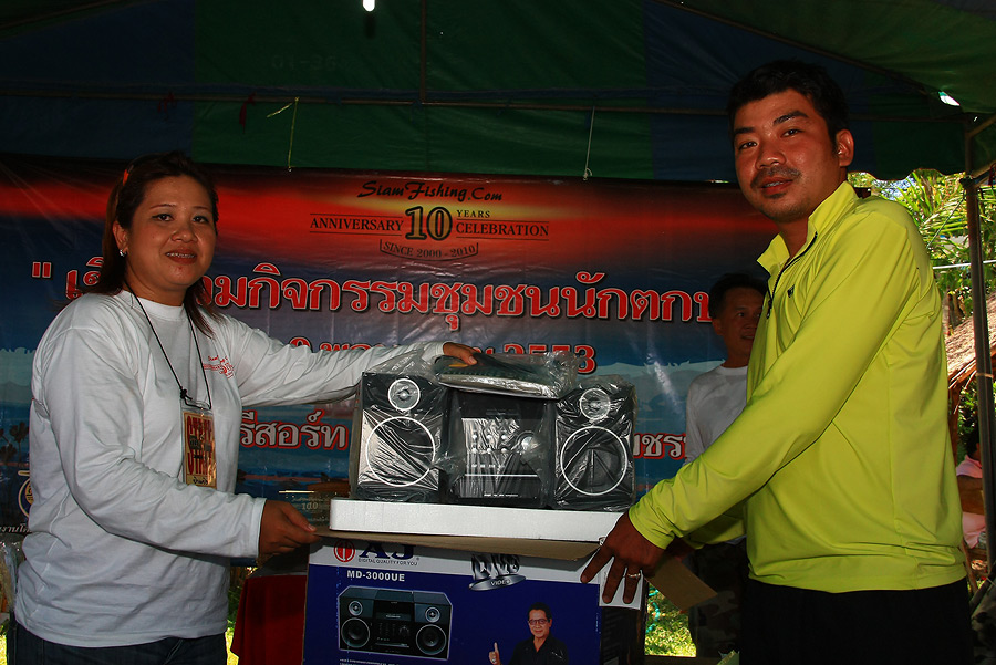 ชุดเครื่องเสียงรางวัลใหญ่.....ครายหว่าได้ไป ลืมชื่อซะแระ
 :grin: :grin: :grin: