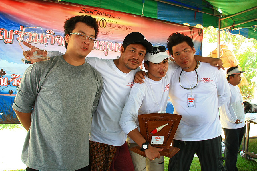 1 รางวัล สำหรับทีมมิตรภาพแห่งสยาม....
แชมป์ประเภทปลากระสูบ.....ยินดีด้วยค๊าบบบ
 :smile: :smile: :s