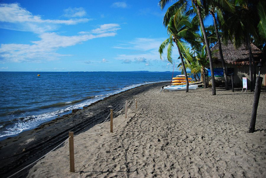 ชายหาดที่ทรายเป็นสีดำครับ

[q] สวัสด