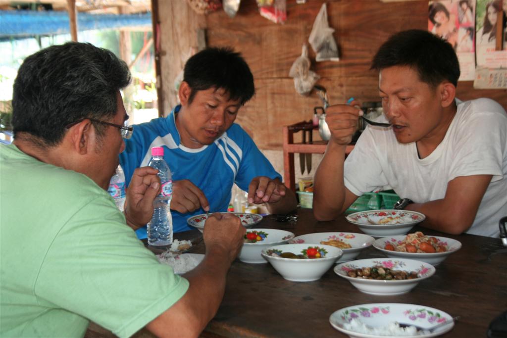 [center][b]

เติมพลังกันก่อนครับ



นาน ๆ เจอกันที ต้องโม้กันหน่อย



แบบว่ากินไปบ่นไป

