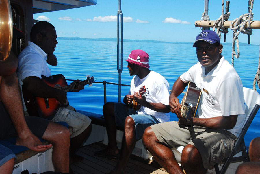 BULA FIJI(สวัสดีฟิจิ) คน FIJI ชอบเสียงเพลงจริงๆ