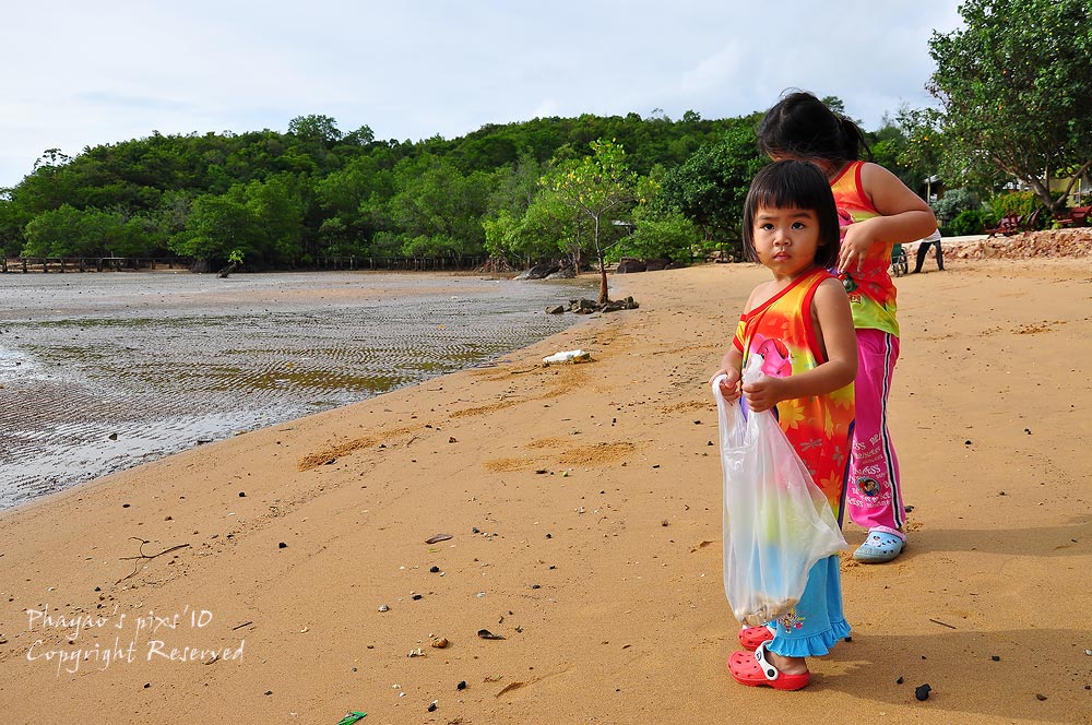 
ตื่นมาเก็บหอย จับปูกันแต่เช้าเลยครับ    :laughing: :laughing: :laughing: