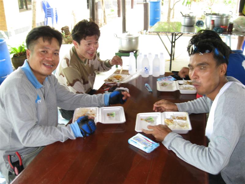 น้าชัยและเพื่อนๆค๊า หม่ำกันลื่นคอจริงๆเลยกลุ่มเนี๊ย อิอิ :cool: :cool: :cool: :cool: :cool: :cool: :