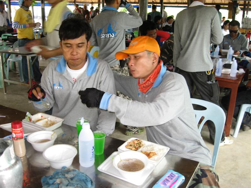 นี่ก้อด้วย กินข้าวแทบไม่ต้องกินน้ำเลยค๊ะ  :laughing: :laughing: :laughing: :laughing: :laughing: