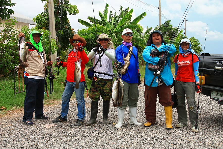 สหมองโกลฟิลม์ ร่วมกับ ฟุบสตาร์โปรดั๊กชั่น  ดึงดันเสนอ....

ราญ นาคราช....ชาติ ชูเชิด...เสริฐ ไร้ล๊