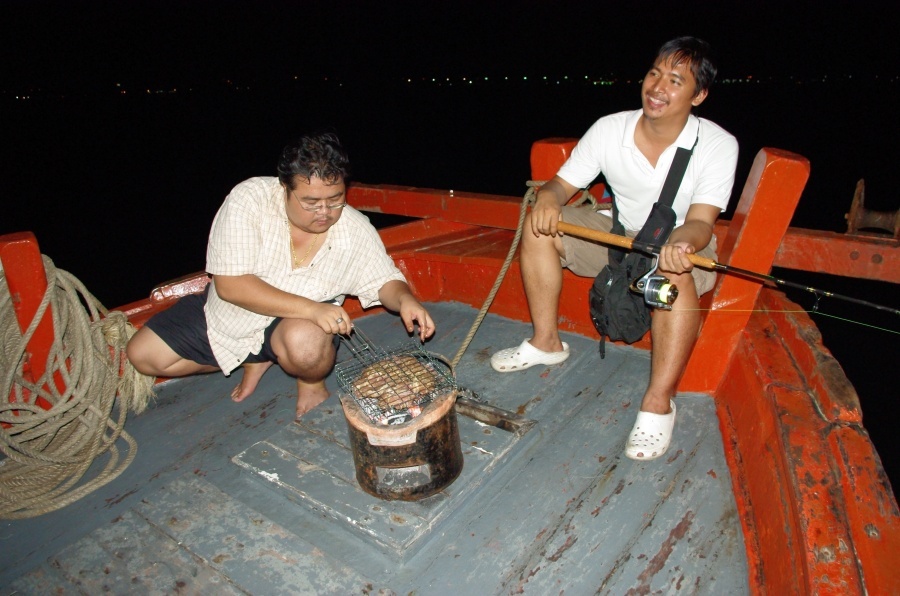ส่วนพี่โจมกับพี่โชคก็กำลังทำงานอยู่หัวเรือเหมือนกันครับ :laughing: :laughing: :laughing: :laughing: