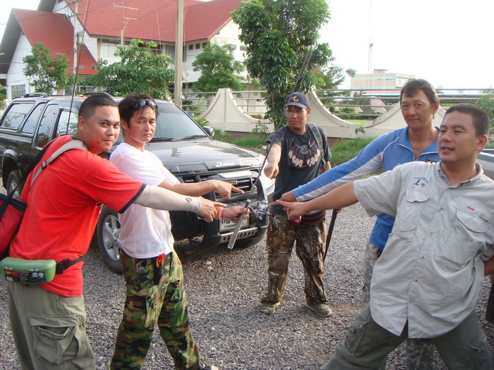 อิอิ........... ใครเอ่ย  แห้ววววววว จนต้องรีบหนีกลับบ้าน  ลืมเบ็ดไว้ด้วย   :laughing: :laughing: :la