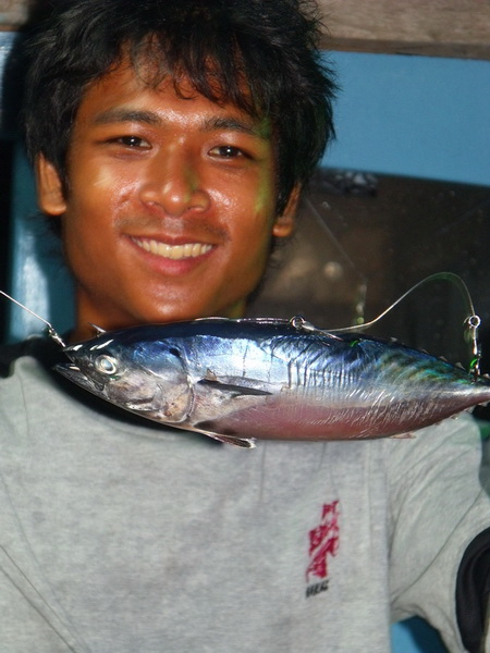 ลมขอปล่อยสายลอยมั่ง
