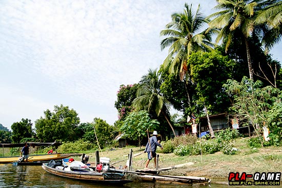 ก่อนขึ้นสู่น้ำไหล คนเรือเราจัดเตรียมเสบียงเพิ่มนิดหน่อย