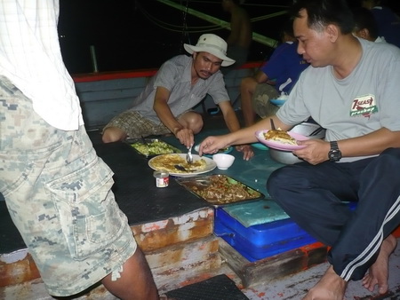กับข้าวในเรืออร่อยจิงๆขอบอก :grin: