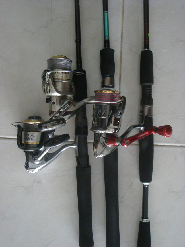 Shimano   ซิครับ 
 ข้อดี        เบา ลื่น ทน แข็งแรง
 ข้อเสีย      บางตัว แพง เมียไม่ให้ซื้อต้องอาศ