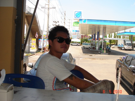 พักกินกาแฟระหว่างทาง  น้องต่ายนั่งง่วงเหงา  อากาศก็ร้อนมากๆ