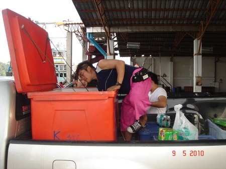 เอ้าเร็วช่วยๆกันหน่อย  ไม่ไหวแล้วคันมือ