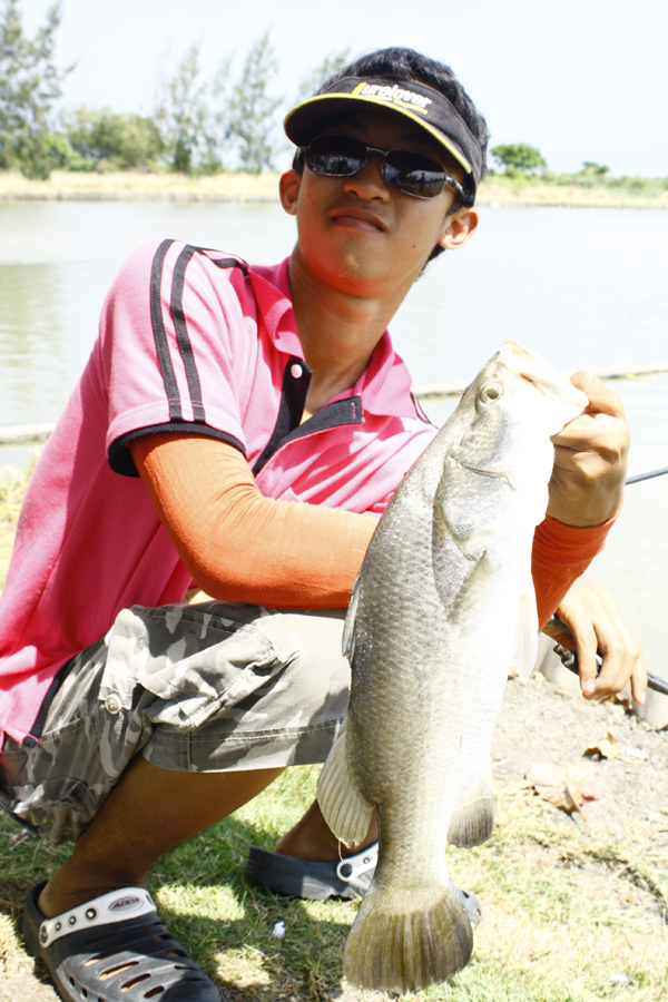    :smile: :smile: อีกสักรูป กันเหนียว  :laughing: :laughing: :l