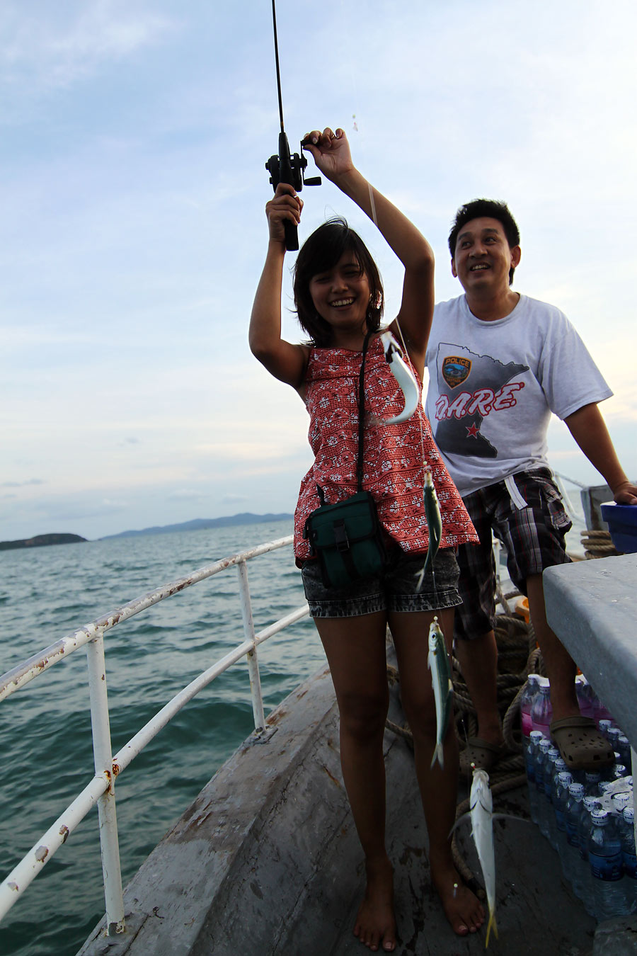 ได้แล้วๆๆๆๆ :love:ดีใจที่เห็นน้องบัวสนุกและตื่นเต้นกับครั้งแรกที่ตกปลา
เพราะเป็นนิมิตหมายที่ดีและคร