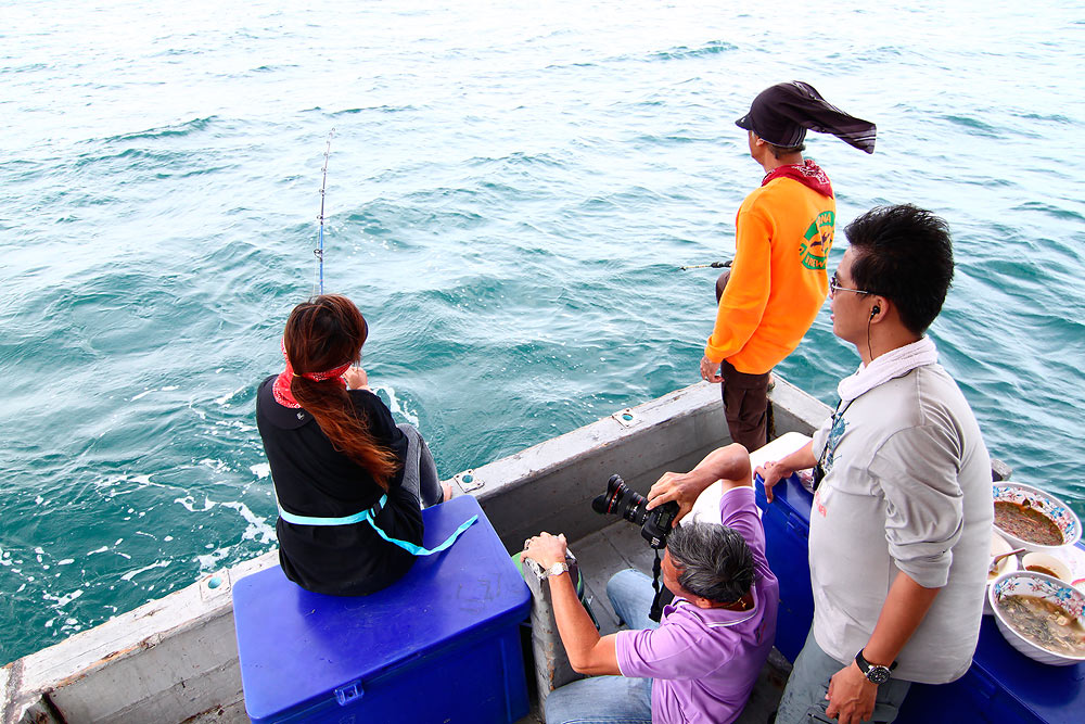 ช่วงจังหวะที่ได้ปลาช่อน ผมนอนอยู่บนเก๋งเรือชั้นบน   คงเป็นเพราะ ฤทธิ์ยา    ได้ยินเสียงโหวกเหวกว่า ได