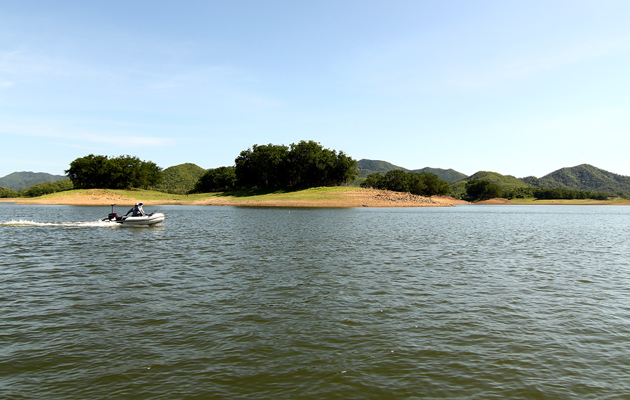 เรือที่วิ่งผ่านไปผ่านมา :smile: