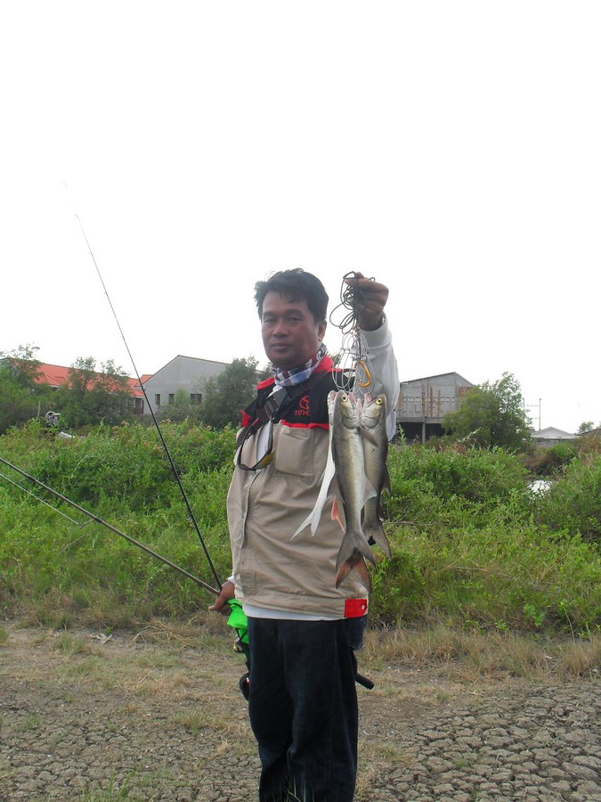 หลังจากปล่อยเจ้าตัวนั้นไปแล้วเราก็แยกย้ายกันตามหาฝันให้มันรอดแห้วกันต่อ ครับ 

เอ้าหล่ออีกแล้วครับ