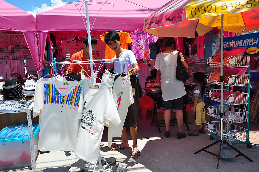 แวะซื้อเสื้อที่ระลึกสักหน่อย :grin: :grin: :grin: