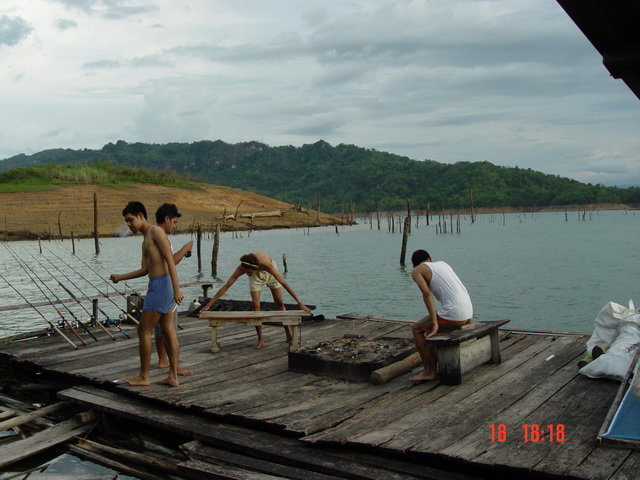 ตกเย้นก็เก็บคันขึ้น อาบน้ำกัน