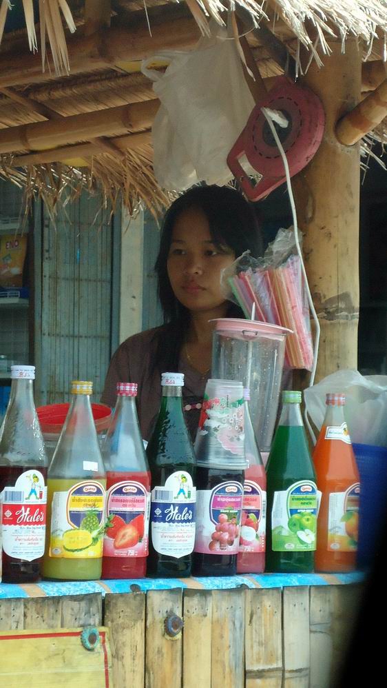 

.... :grin:........หาน้ำเย็นๆกินกันก่อนแล้วค