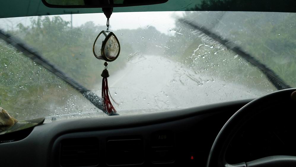 :sad:..ฝนก็ตกตลอดทางเลยแย่งจัง....... :sad:....