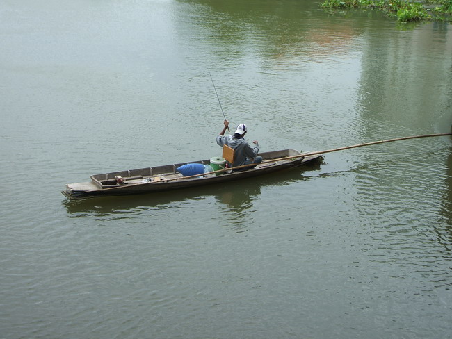 รูปนี้ใต้สะพานครับ เรือตกกุ้ง :cheer: :cheer: :cheer: :cheer: :cheer: :cheer: