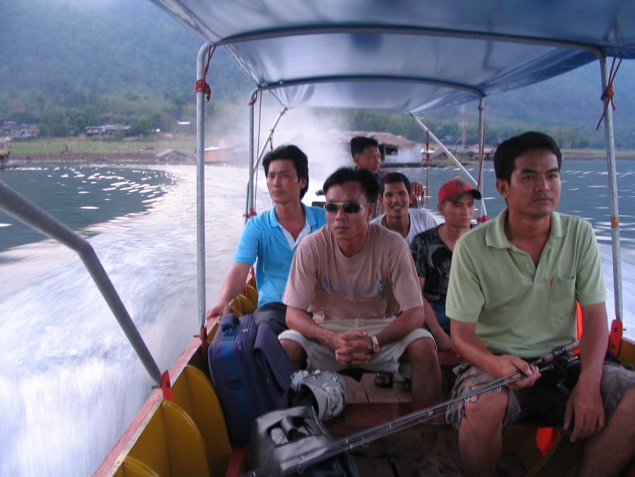เพื่อนๆร่วมทริปครับ น้านัย พี่จ่าต้า พี่หวัน น้องแมน และน้องต่อ (จังซี้มันต้องถอน) ตามลำดับความหล่อค