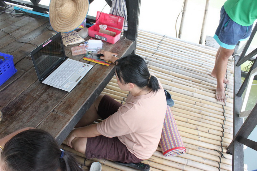 คนไม่ตกปลา ก็มาเล่น Com รออาหารกลางวันกันไปครับ

--
สวัสดีครับ น้า BoYbangpla : อ้าวหรอครับ ขอบคุ