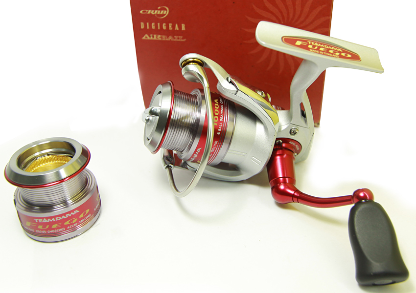 โดยส่วนตัวแล้วมีมีรอกสปินทั้งdaiwa และshimano   daiwa ผมมี fuego 2000,2500 และ cladia1500 ส่วน shima