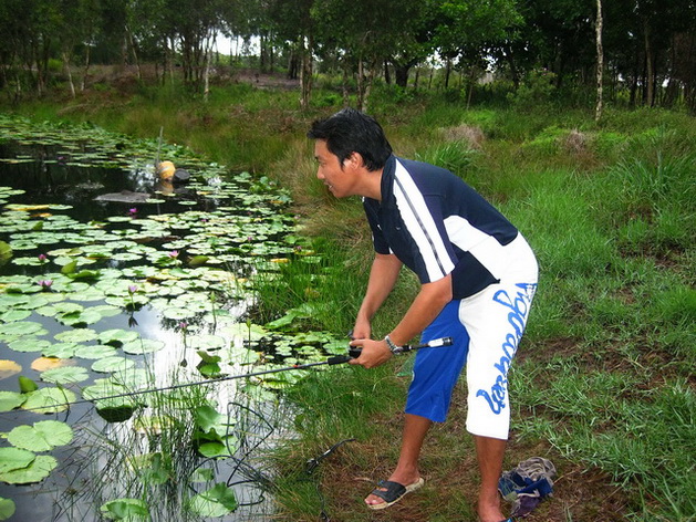

  :grin: .....  พร้อม set hook ...  โอ้ว..ว !! พระเจ้า   ดูท่าทางแล้วมันตื่นเต้นเหลือเกิน  555 :