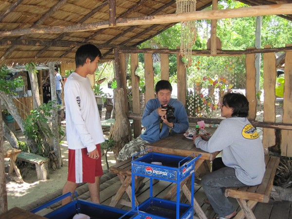 หลังจากที่โหลดของลงเรือเสด ก้อแวะเติมพลังที่ร้านก๋วยเตี๋ยว ก่อนครับ 