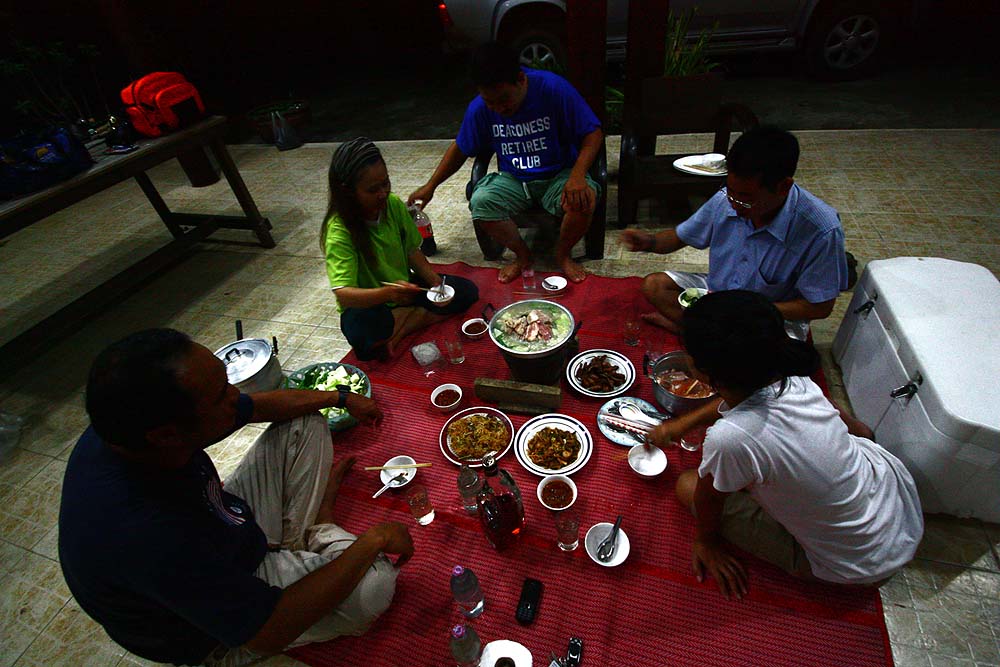 ช่วงเย็นเราก็กินกันตามมีตามเกิดครับ 
 :kiss:
