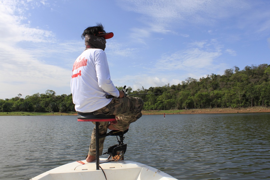 เลยเปลี่ยนให้ผมมานั่งตัวเรือ แทน