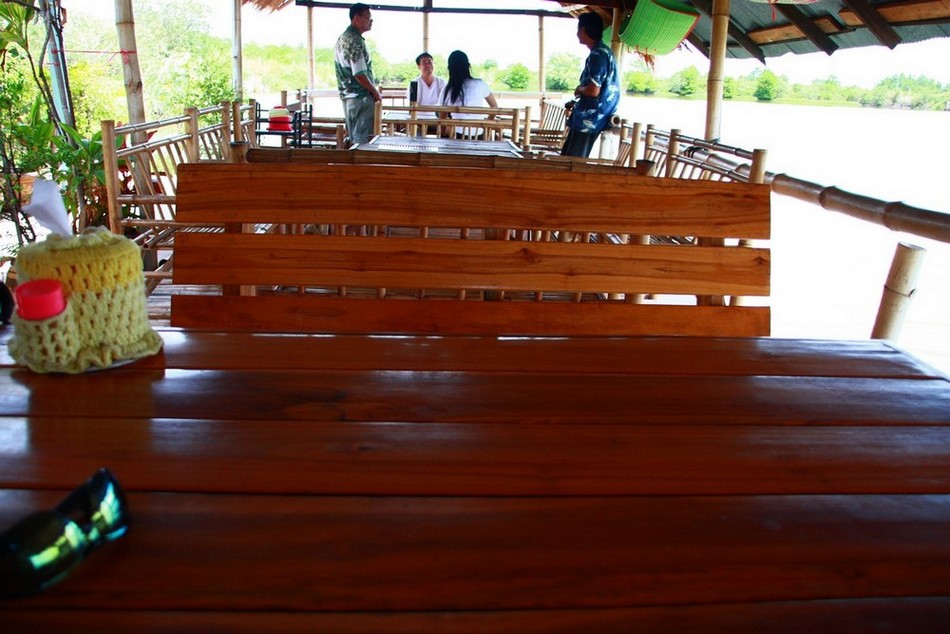 มองรอบๆตัวน่านั่งแฮะ :cheer: :cheer: :cheer: