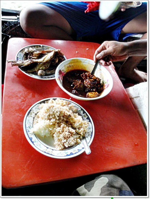 ระหว่างรอฝนซา...

เมื่อเที่ยงง่ายๆ "บ
