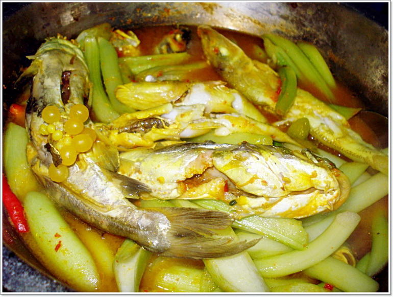โห่!! หน้าตาไข่ปลาหนาม ราวปลา...คาเวียร์เลย  :laughing: :laughing: :laughing:

 [b]"รสหวานๆ กินง่