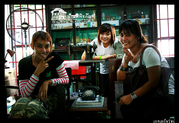 น้าฉักคับ หัวเราะดัง ๆ เนี่ย... ทันชิมิ  :laughing: :laughing:

ขอบคุณค่ะน้าLinkinpuck :cheer: :ch