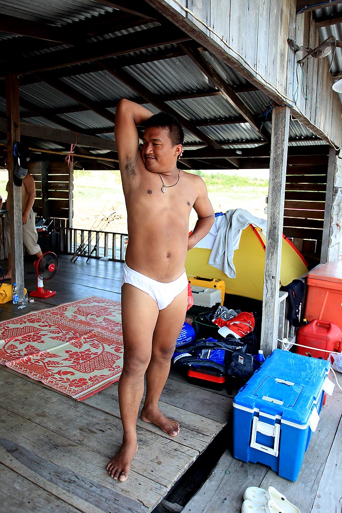 "เอ็ม 79"

น้าต่าย พกอาวุธสงครามมาแบบ