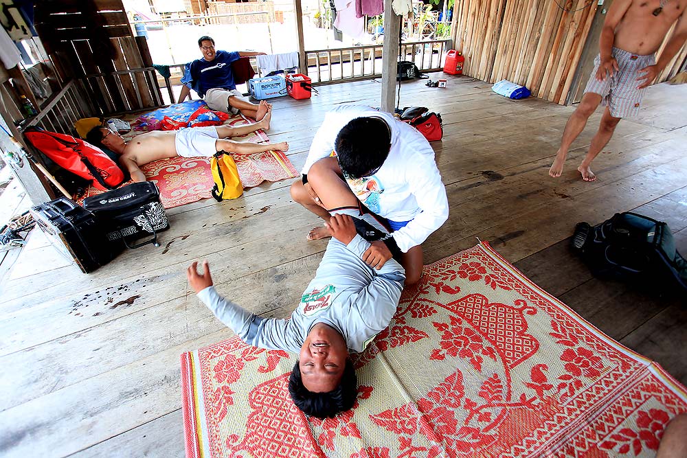 "อย่า มันไม่ดี"

ช่างหลานเคลิบเคลิ้