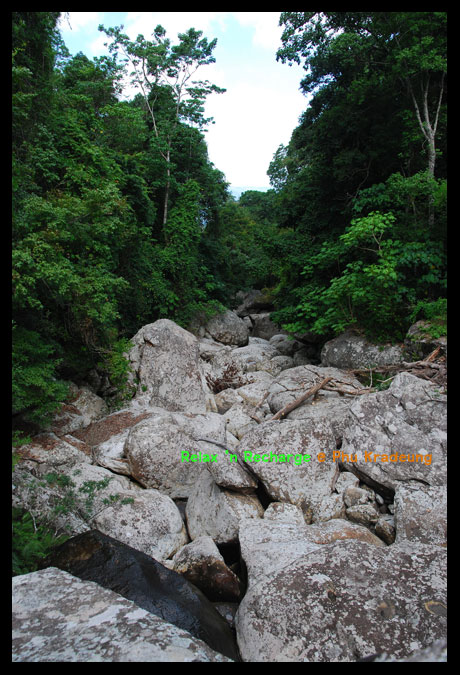 เดินต่อไปอีกนิด หยุดพักก่อนไปน้ำตก