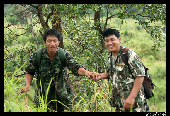 ระหว่างกลุ่มใหญ่ตัดสินใจกันว่าจะไ