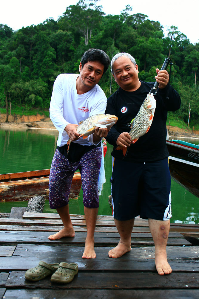  :grin: ผลงานของน้าโพซึ่งได้ตอนฝนตกและไม่ได้ถ่ยรูป ผมกับน้าใหญ่เลยเป็นนายแบบให้ อิอิ