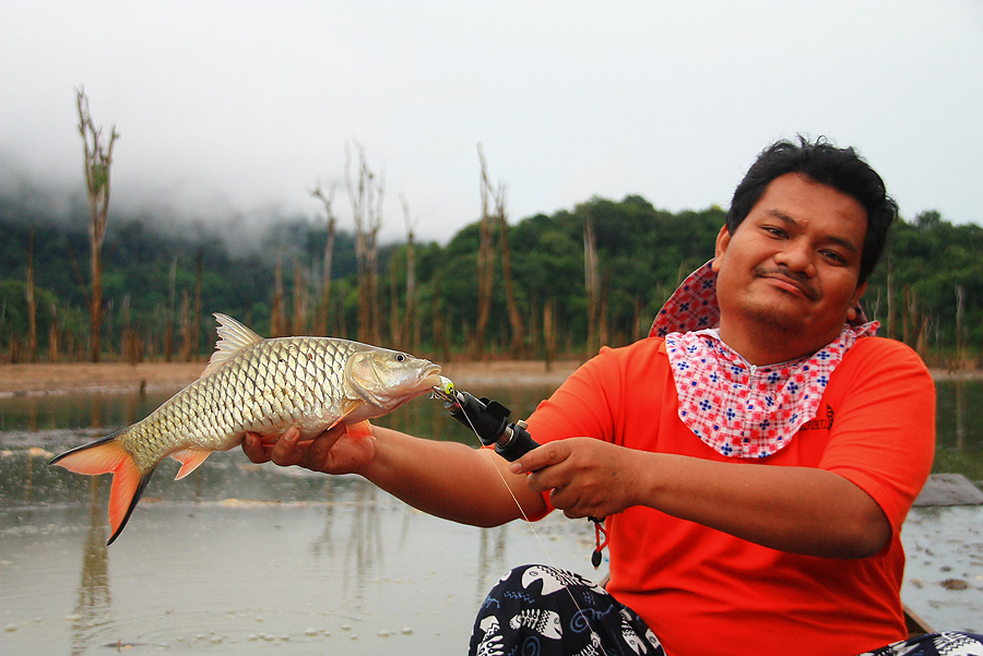 ตัวนี้พอได้ ไม่เล็กจนน่าอายเท่าไหร่นัก
 :grin: :grin:
