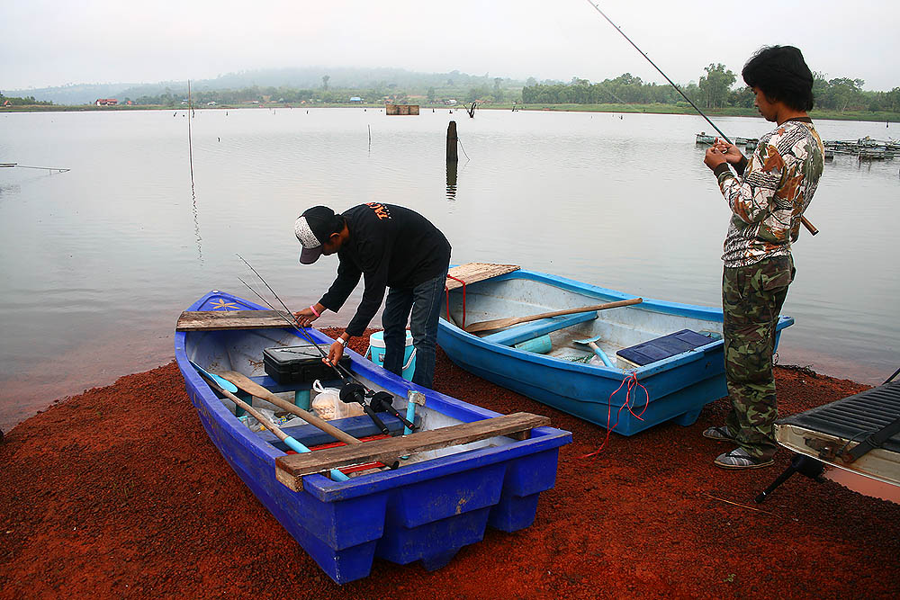 เตรียมอุปกรณ์กันก่อนลงเรือ ได้ยินเสียงปลาช๊าตอยู่ริมฝั่งตู้มตามมีเฮแน่ๆเลยงานนี้  :grin: :grin: :gri