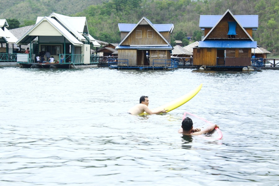 โต้คลื่นกันนิดหน่อยจ้า  เอิ๊กๆๆๆๆ

 :grin: :laughing:

-----------------------------------------