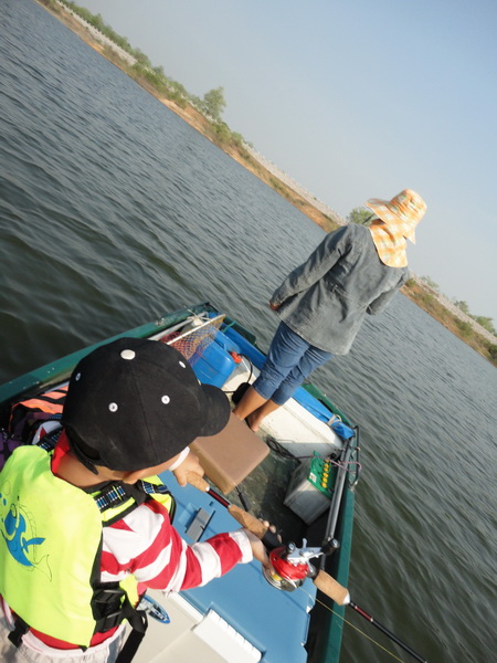 เรือยังไม่ไปไหนเลย ลุยกันเลยหรือนี่  :laughing: :laughing: :love: :love:
