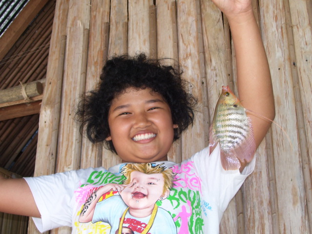 น้องมายด์นอนตกยังดันมีปลาตาบอดมากิน :laughing: :laughing: